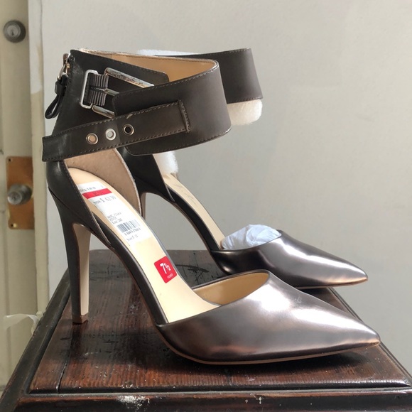 Marc Fisher Matte Silver heels - Picture 1 of 5